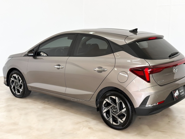 HYUNDAI - HB20 - 2023/2024 - Prata - R$ 108.900,00