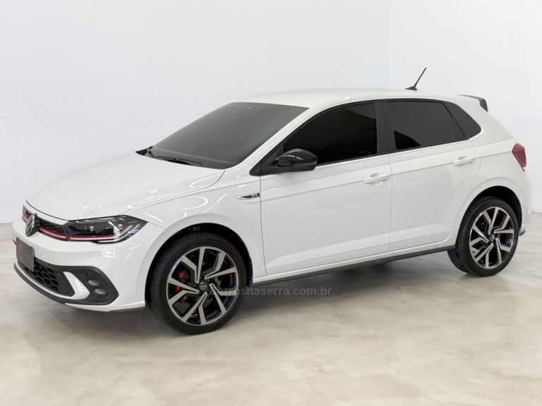 VOLKSWAGEN - POLO - 2023/2023 - Branca - R$ 128.900,00