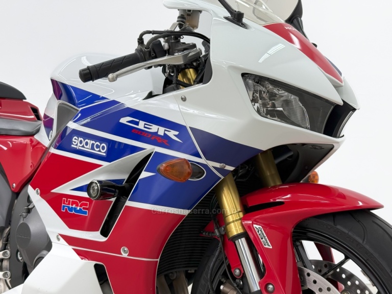 HONDA - CBR 600RR - 2014/2014 - Branca - R$ 59.900,00