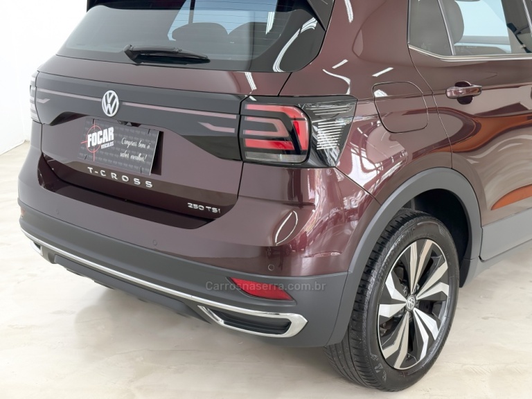 VOLKSWAGEN - T-CROSS - 2020/2021 - Vermelha - R$ 119.900,00