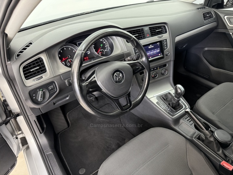 VOLKSWAGEN - GOLF - 2015/2015 - Prata - R$ 77.900,00