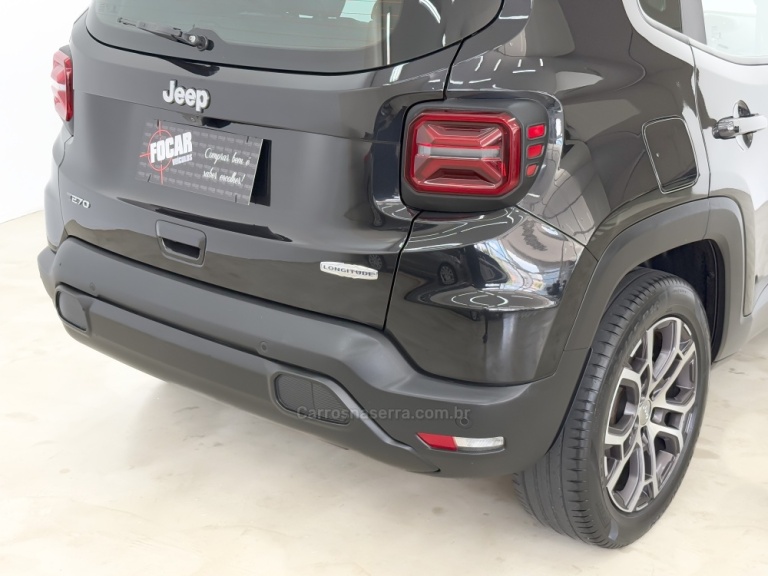 JEEP - RENEGADE - 2022/2023 - Preta - R$ 117.900,00